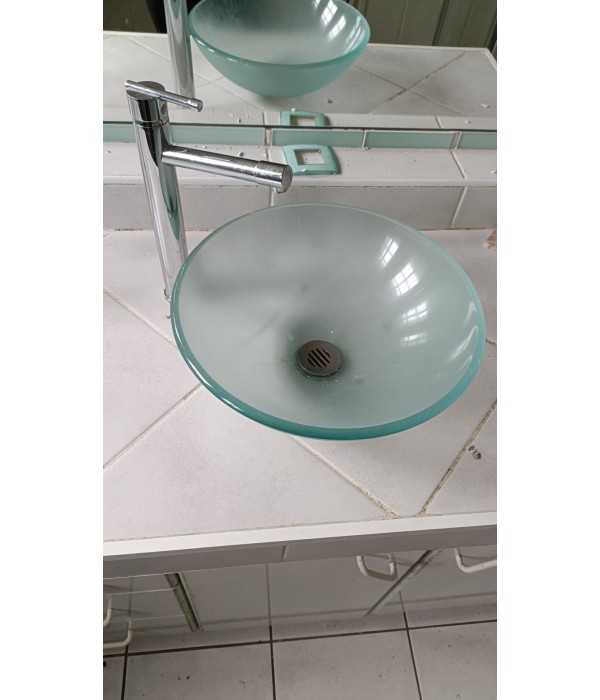 Vasque en verre + robinet