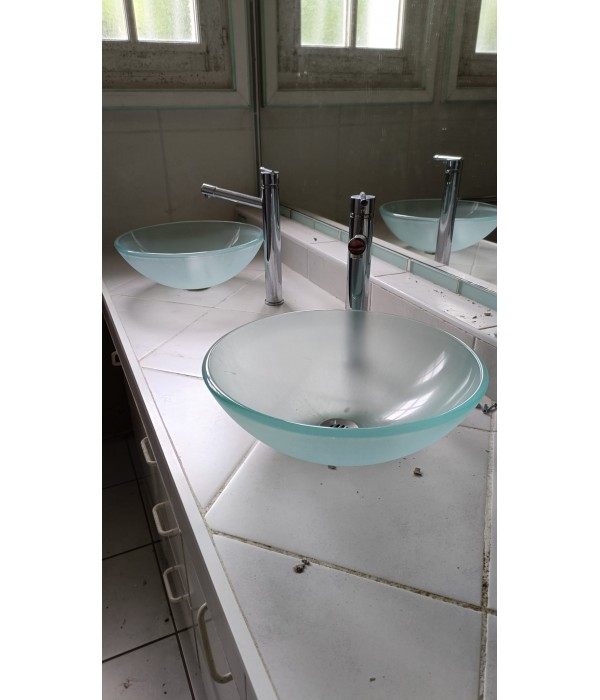 Vasque en verre + robinet