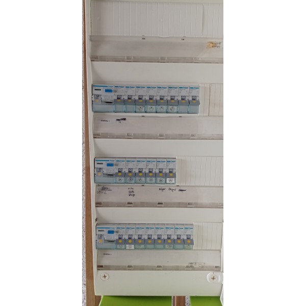 25 x 62 Coffret electrique...