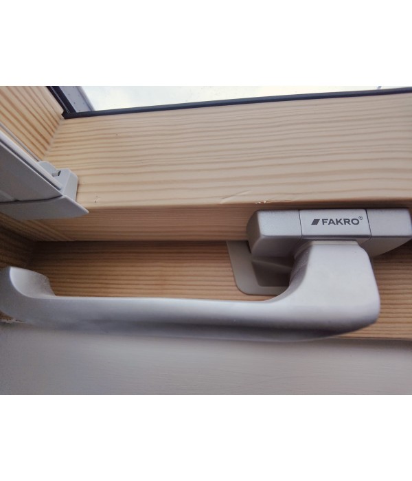 134x98 Velux bois avec store motorisé