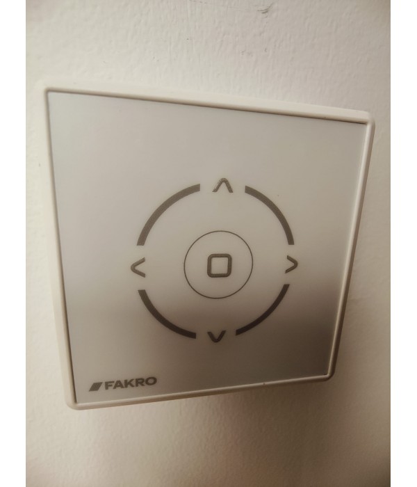 134x98 Velux bois avec store motorisé