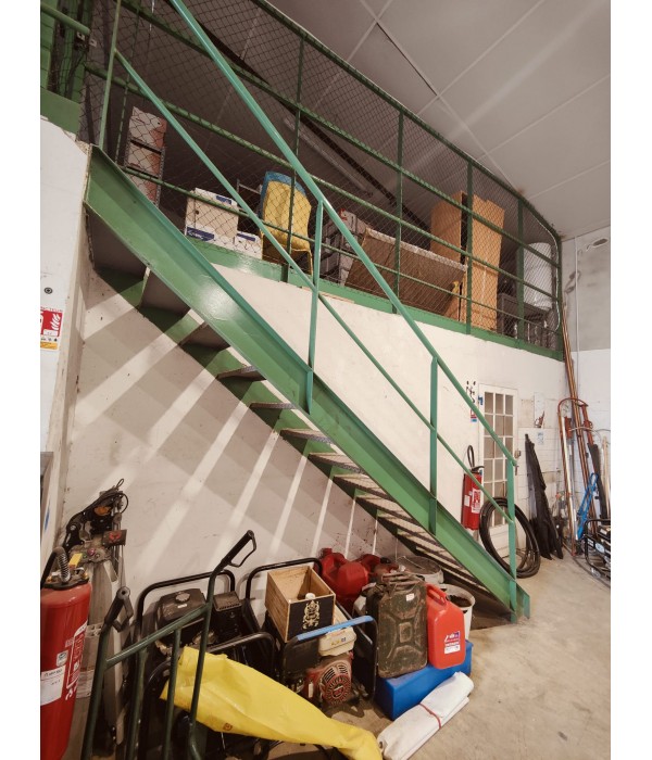 Escalier acier vert
