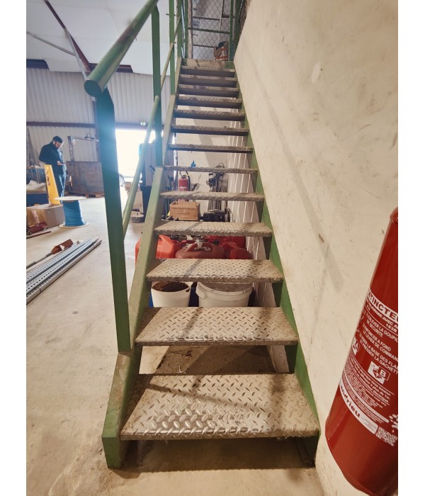 Escalier acier vert