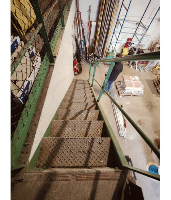 Escalier acier vert