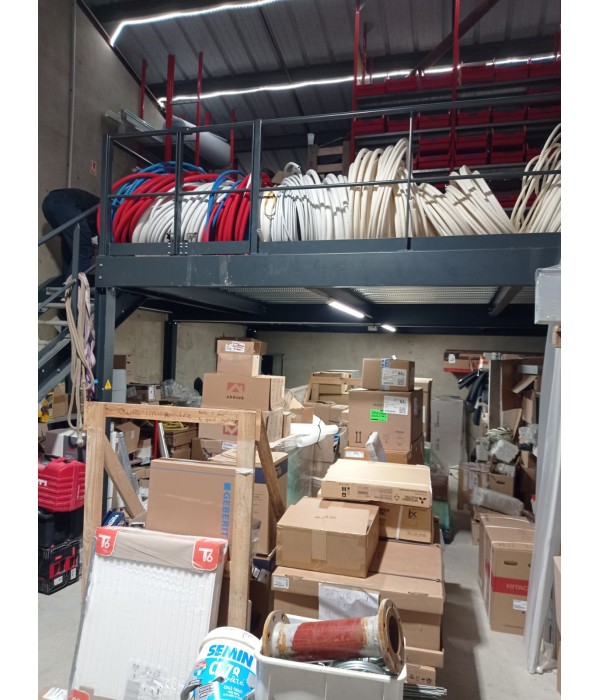 Mezzanine acier avec escalier