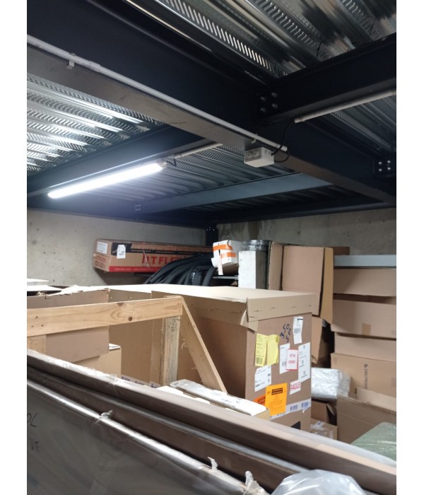 Mezzanine acier avec escalier