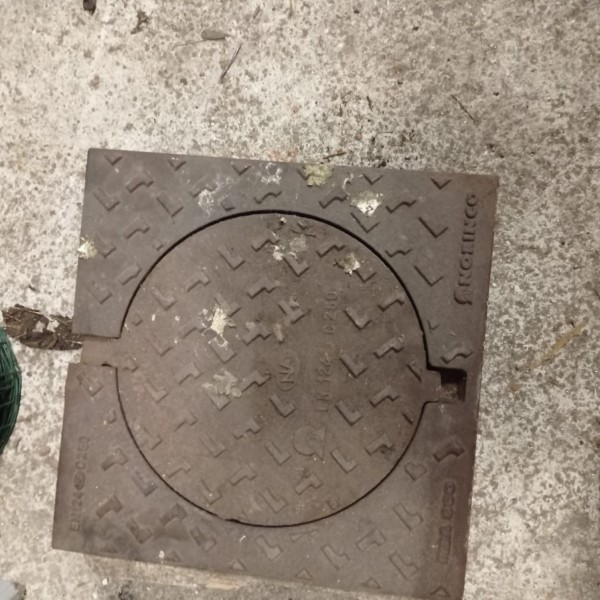Regard de trottoir en fonte